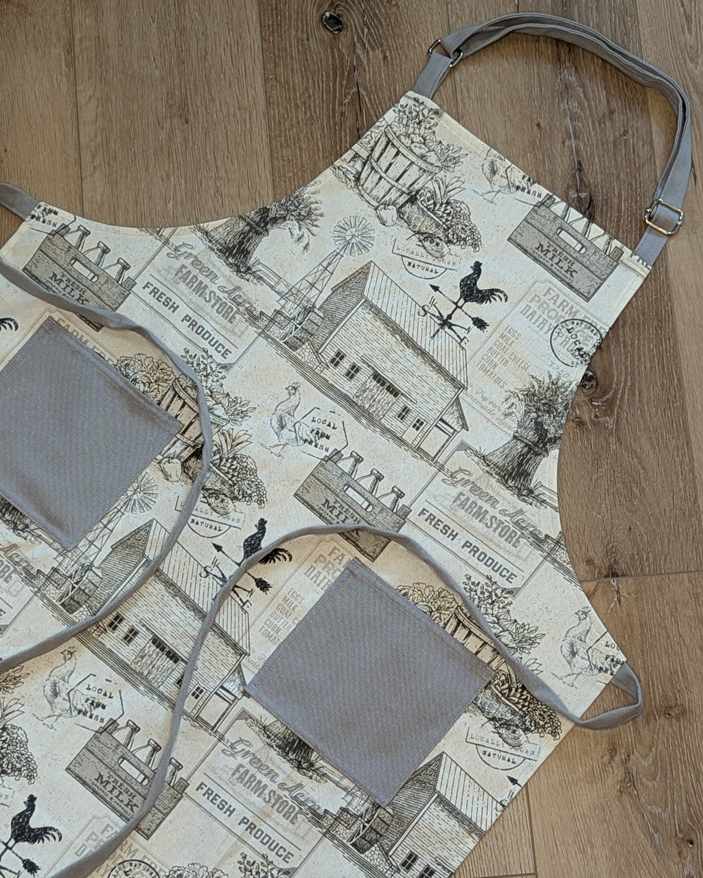 Classic Apron with a Farmhouse Motif