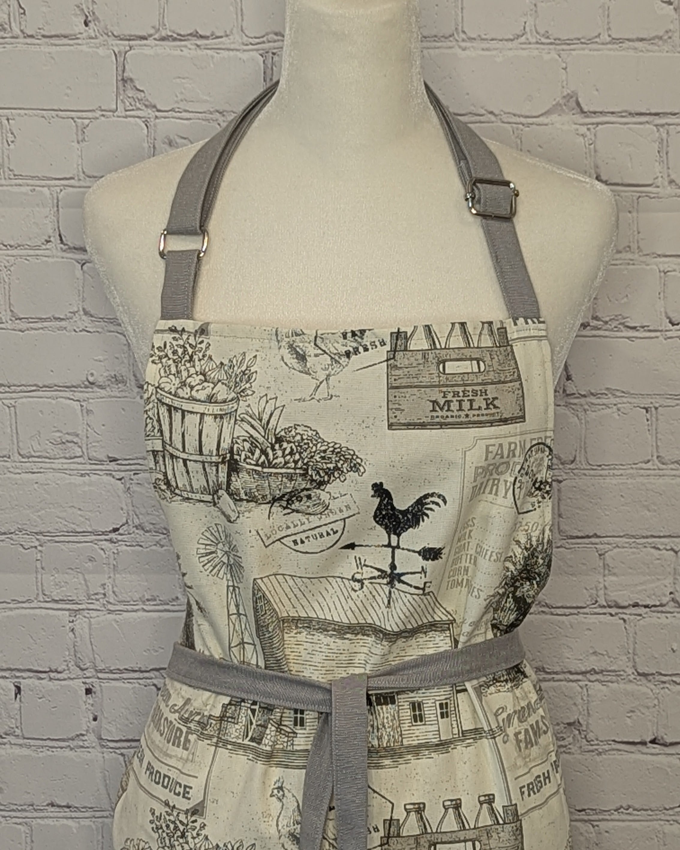Classic Apron with a Farmhouse Motif