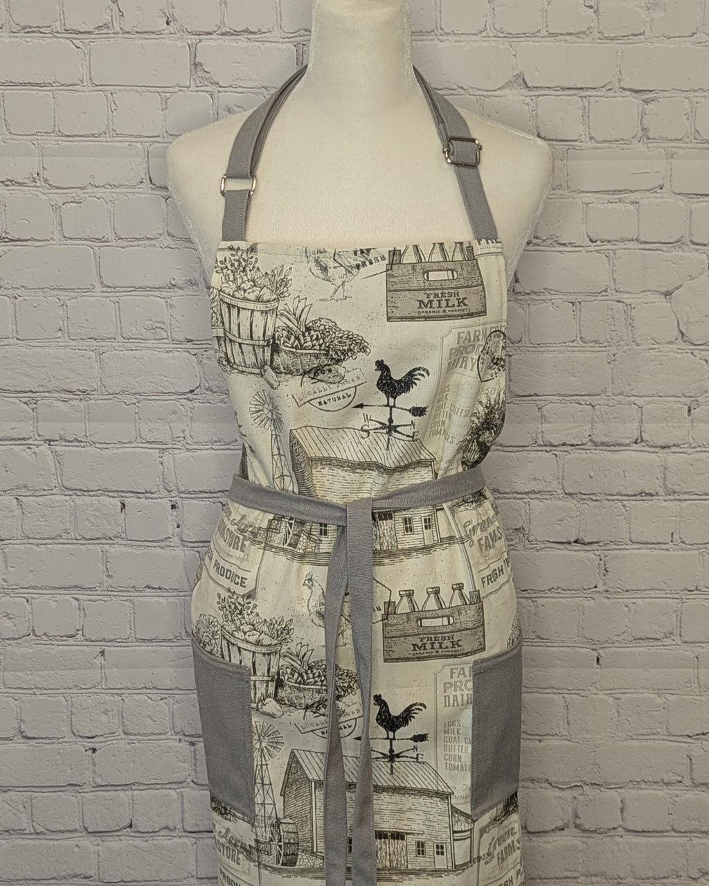 Classic Apron with a Farmhouse Motif