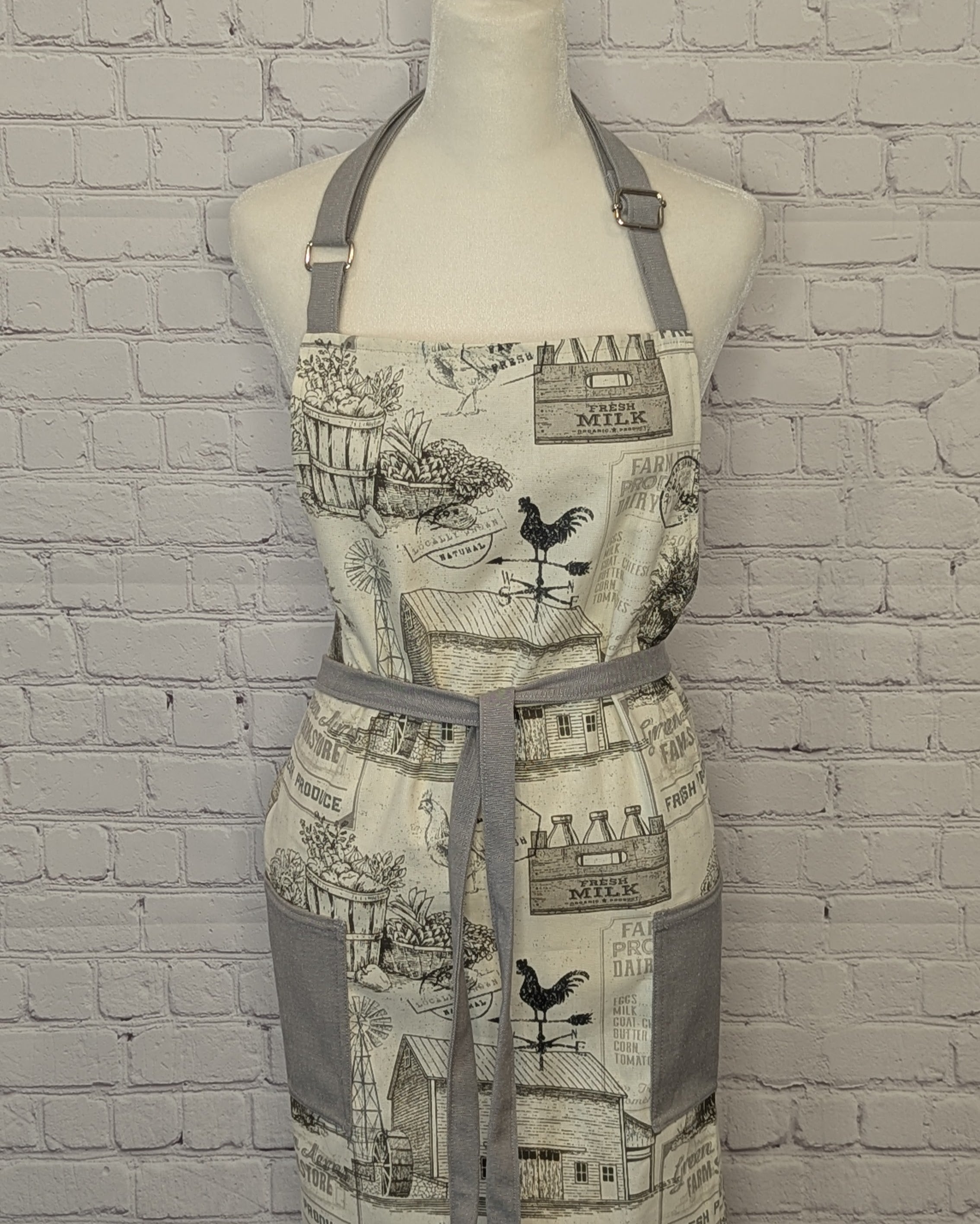 Classic Apron with a Farmhouse Motif