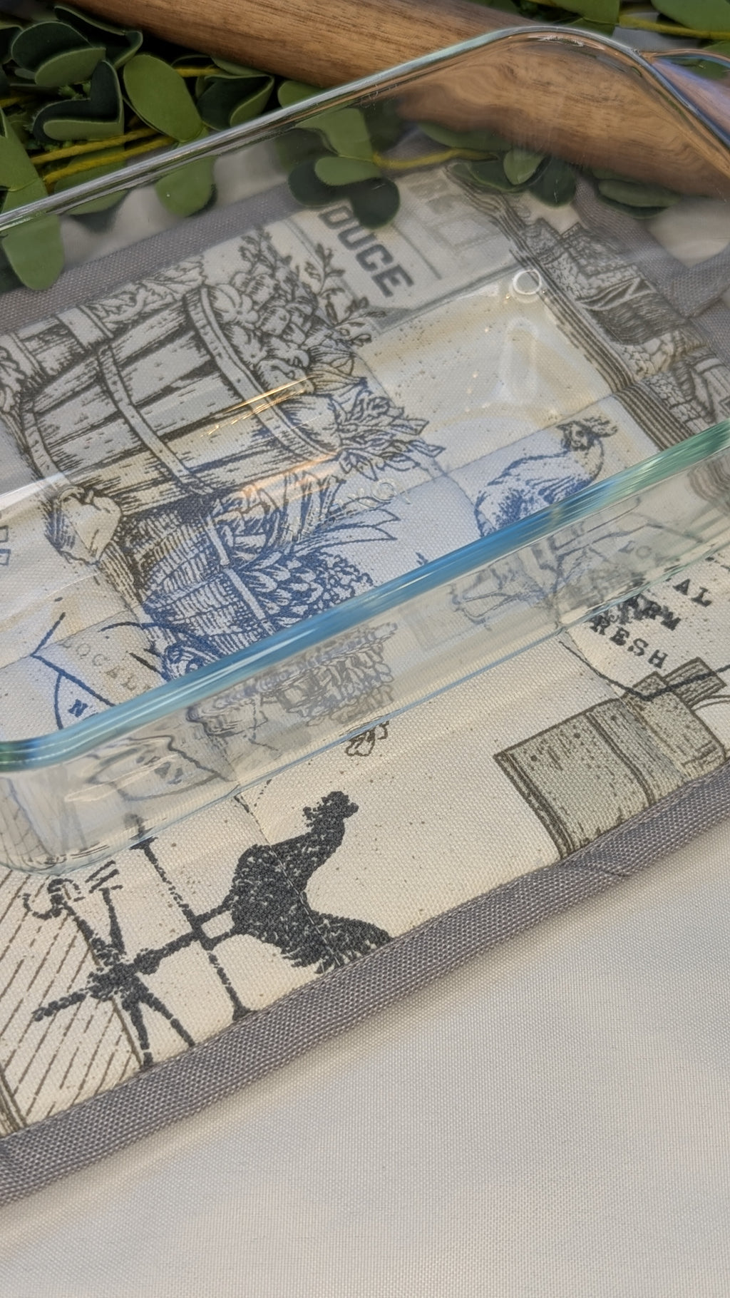 Casserole Hot Pad / Farmhouse Motif