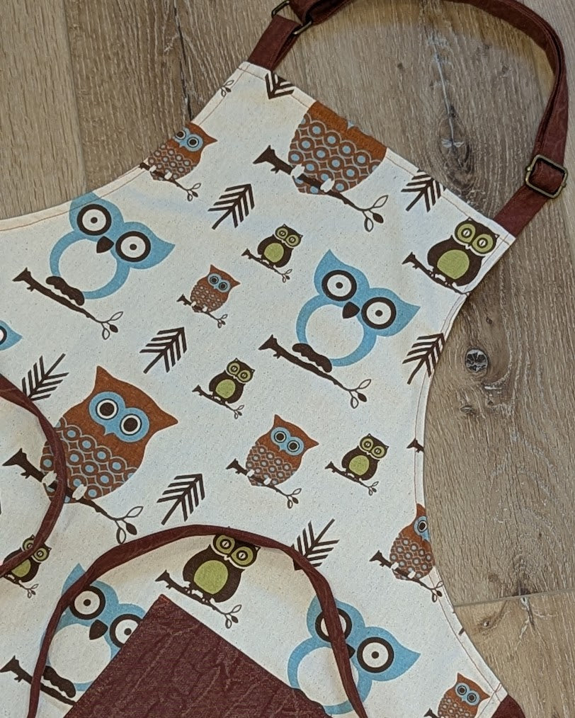 Classic Apron w/ Owl Motif