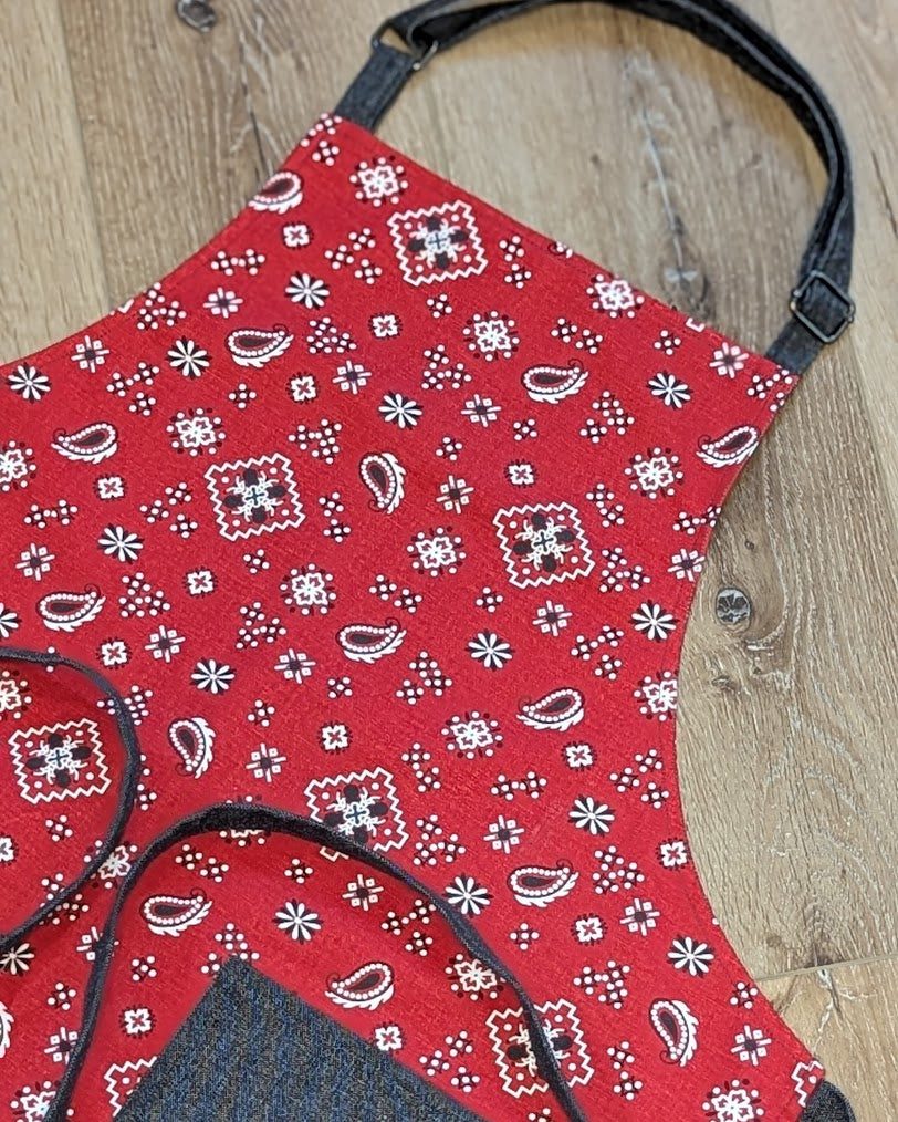 Classic Apron in Red Bandana