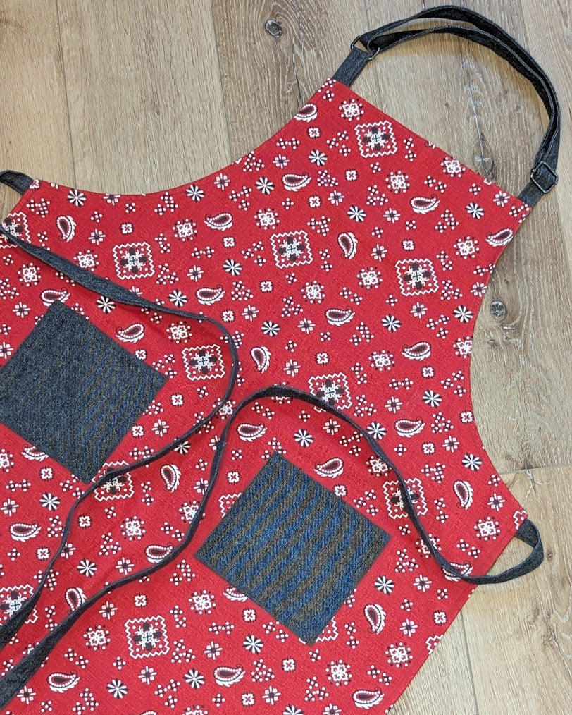 Classic Apron in Red Bandana