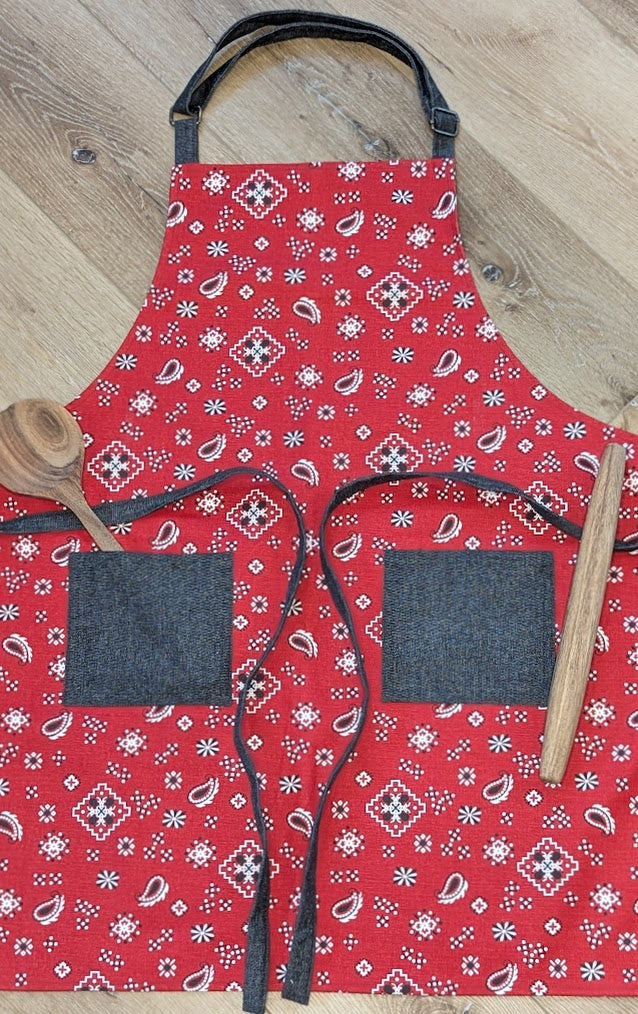 Classic Apron in Red Bandana