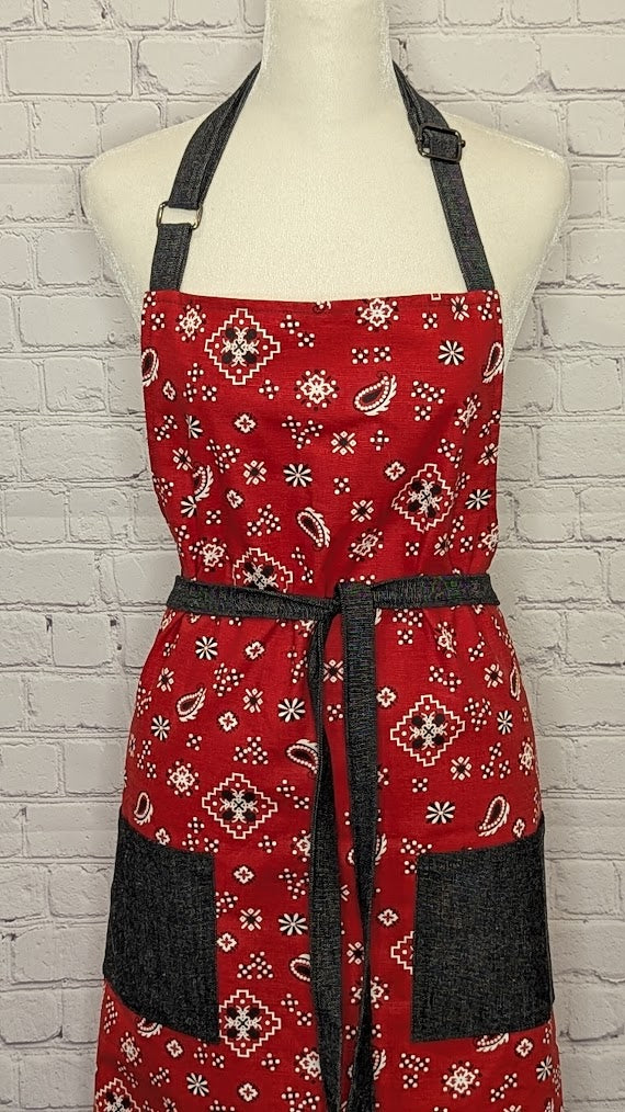 Classic Apron in Red Bandana