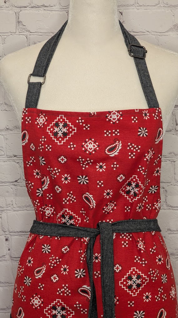 Classic Apron in Red Bandana