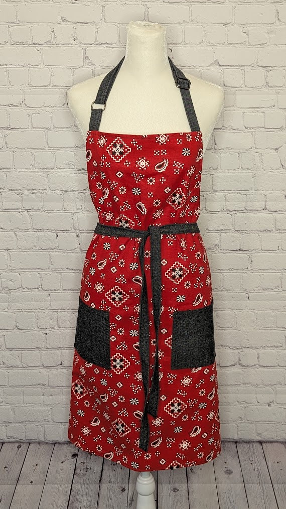 Classic Apron in Red Bandana