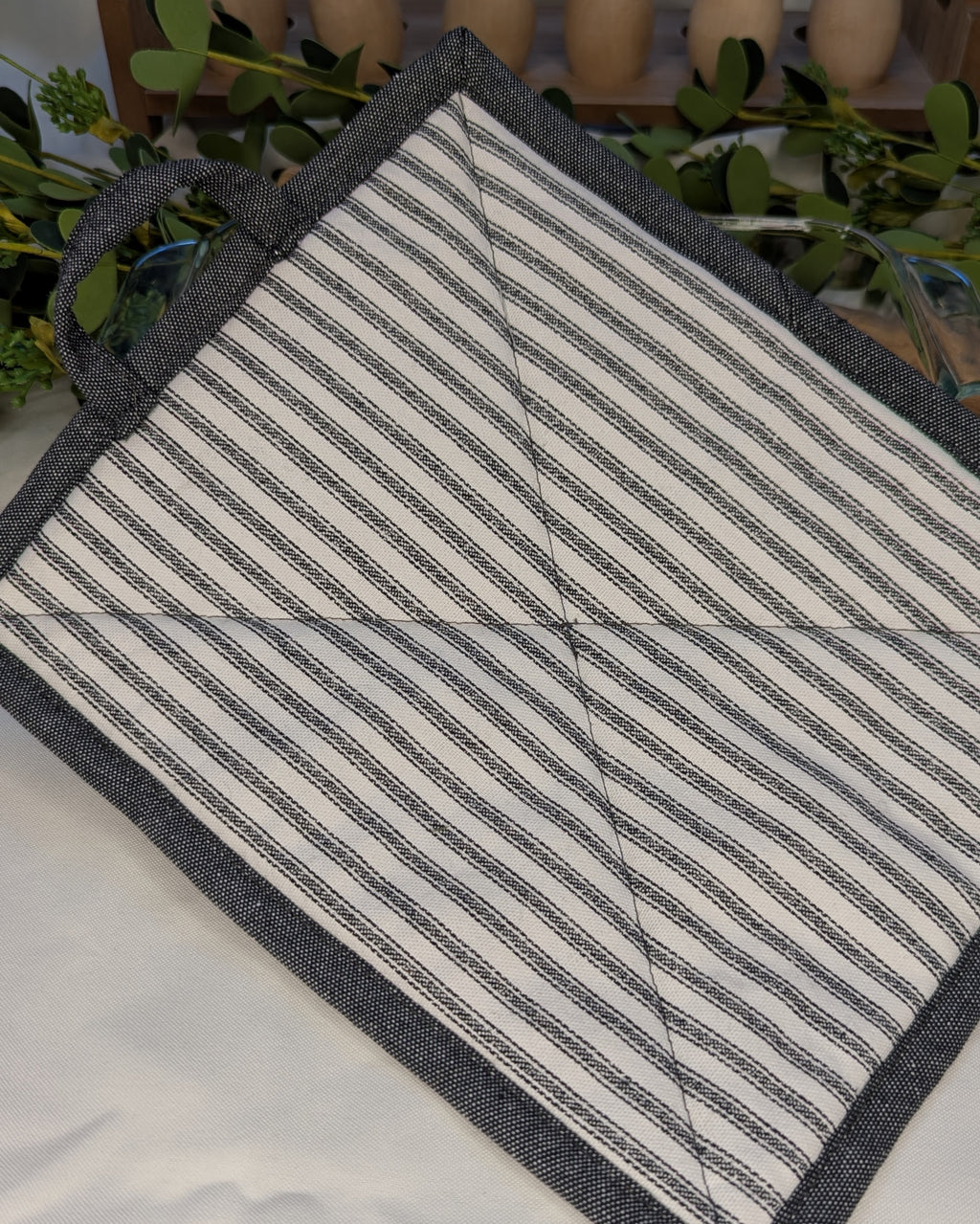 Casserole Hot Pad / Black and white striped