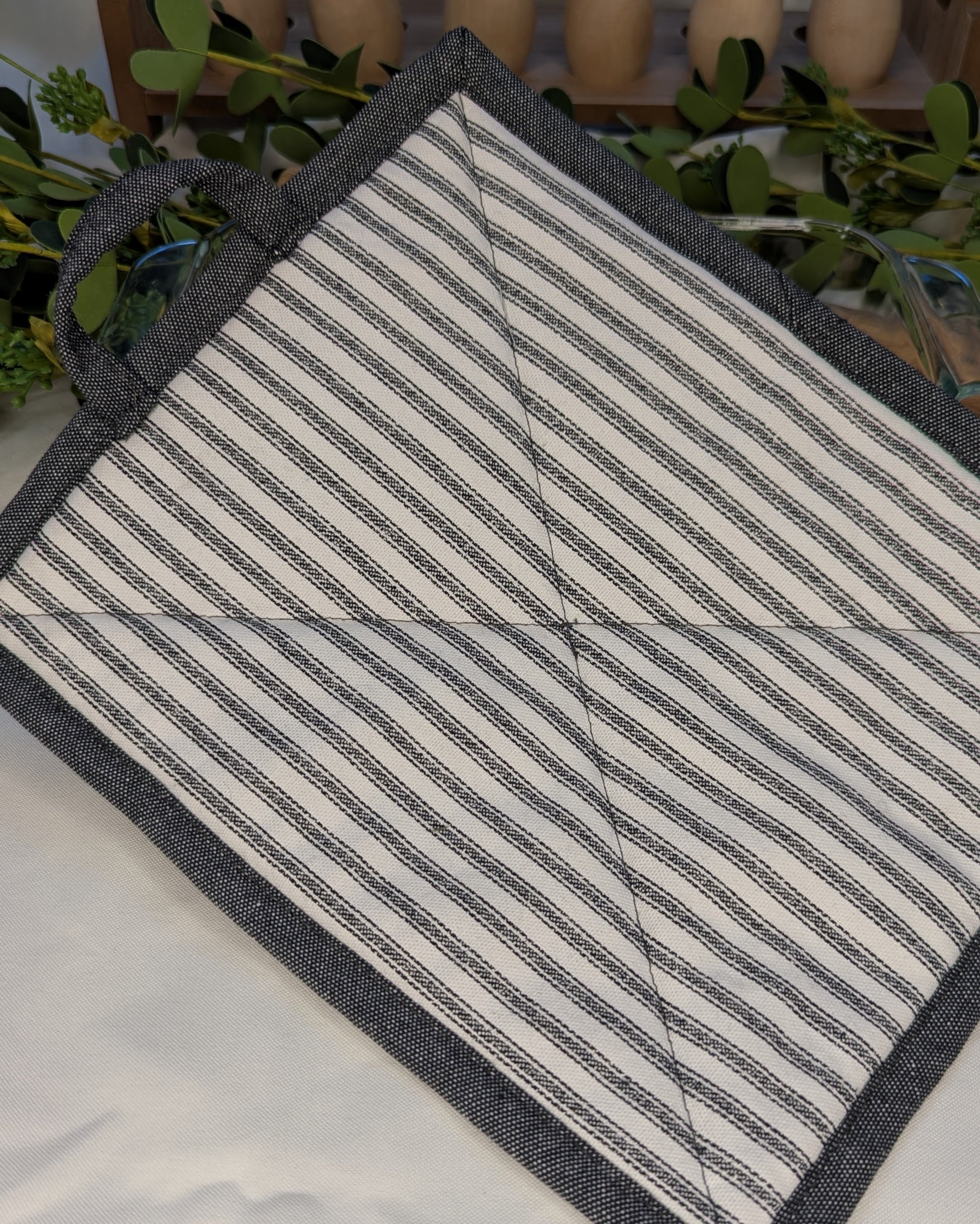 Casserole Hot Pad / Black and white striped