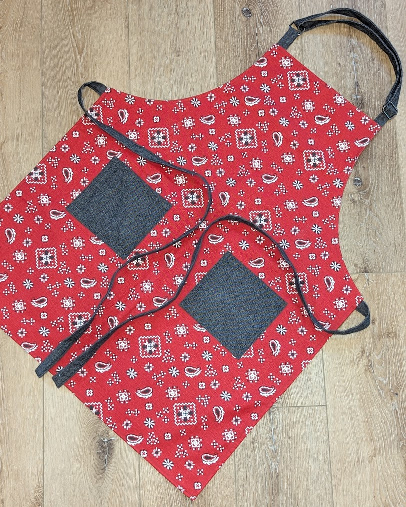 Classic Apron in Red Bandana